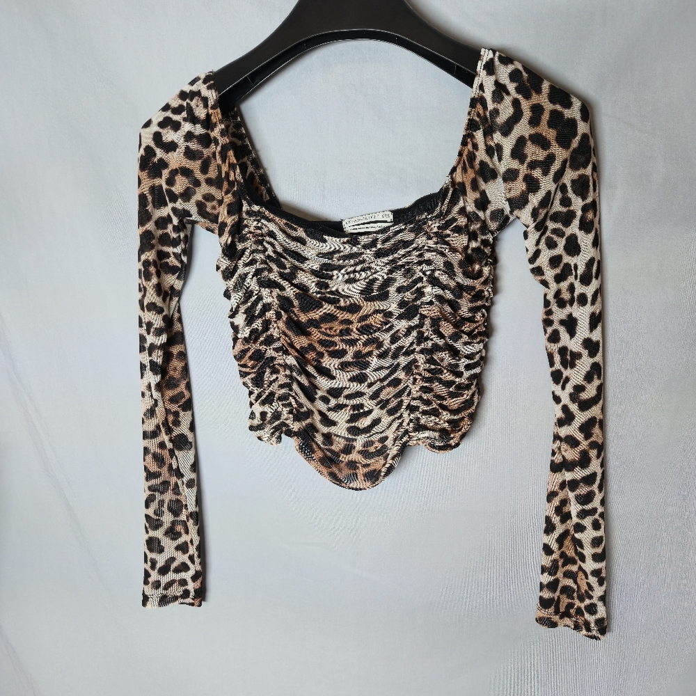 Urban Outfitters Cheetah Print Long Sleeve Crop Top Size Medium